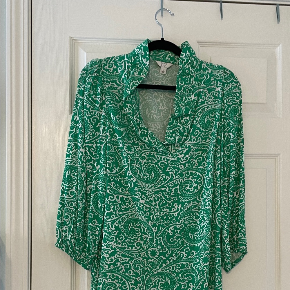 Crown & Ivy Green Swirl Blouse